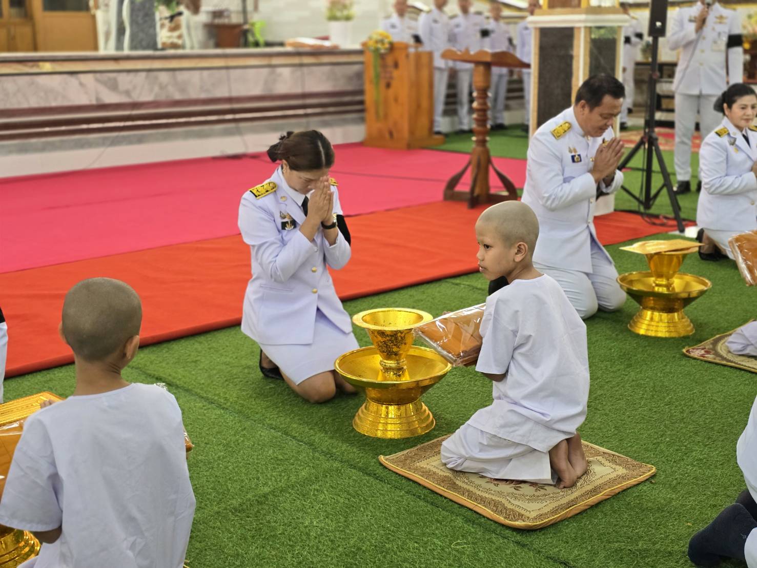 title -  ปฏิรูปที่ดินจังหวัดเพชรบุรี พร้อมด้วยเจ้าหน้าที่สำนักงานการปฏิรูปที่ดินจังหวัดเพชรบุรี ร่วมพิธีบรรพชาสามเณรและบวชศีลจาริณี ตามโครงการบรรพชาอุปสมบทพระภิกษุสามเณรและบวชศีลจาริณีภาคฤดูร้อน จังหวัดเพชรบุรี ประจำปี 2569